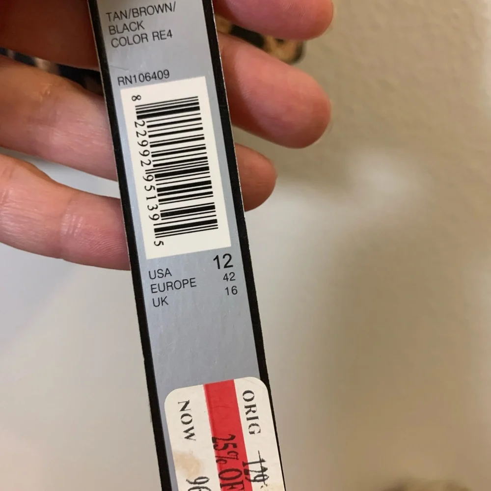 Tahari animal print soft comfy jacket.  Size 12 - Picture 5 of 5